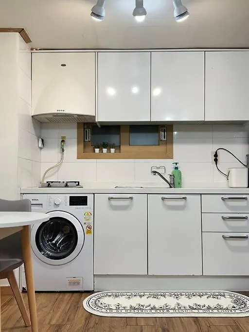 Seoul Station - 1 Minute Away - Cozy Houseアパートメント 0*,  韓国